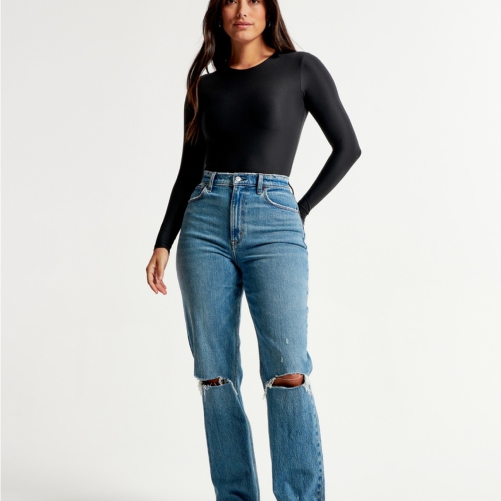 Abercrombie Curve Love - High Rise 90s straight Jean medium destroy